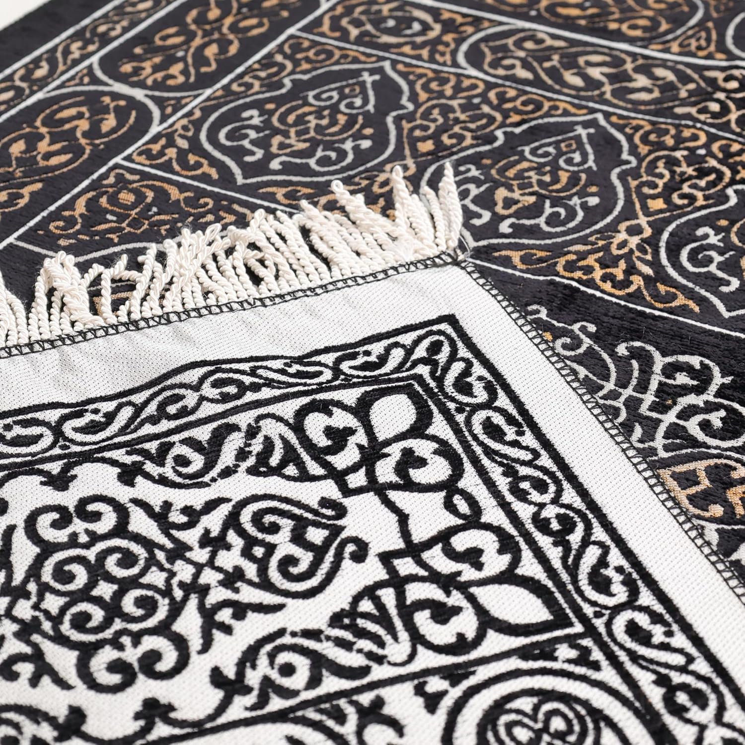 Turkish Velvet Muslim Prayer Rug – Soft Plush Islamic Sajada Mat (2'3" x 3'7") – Elegant Dark Pattern - Firaset