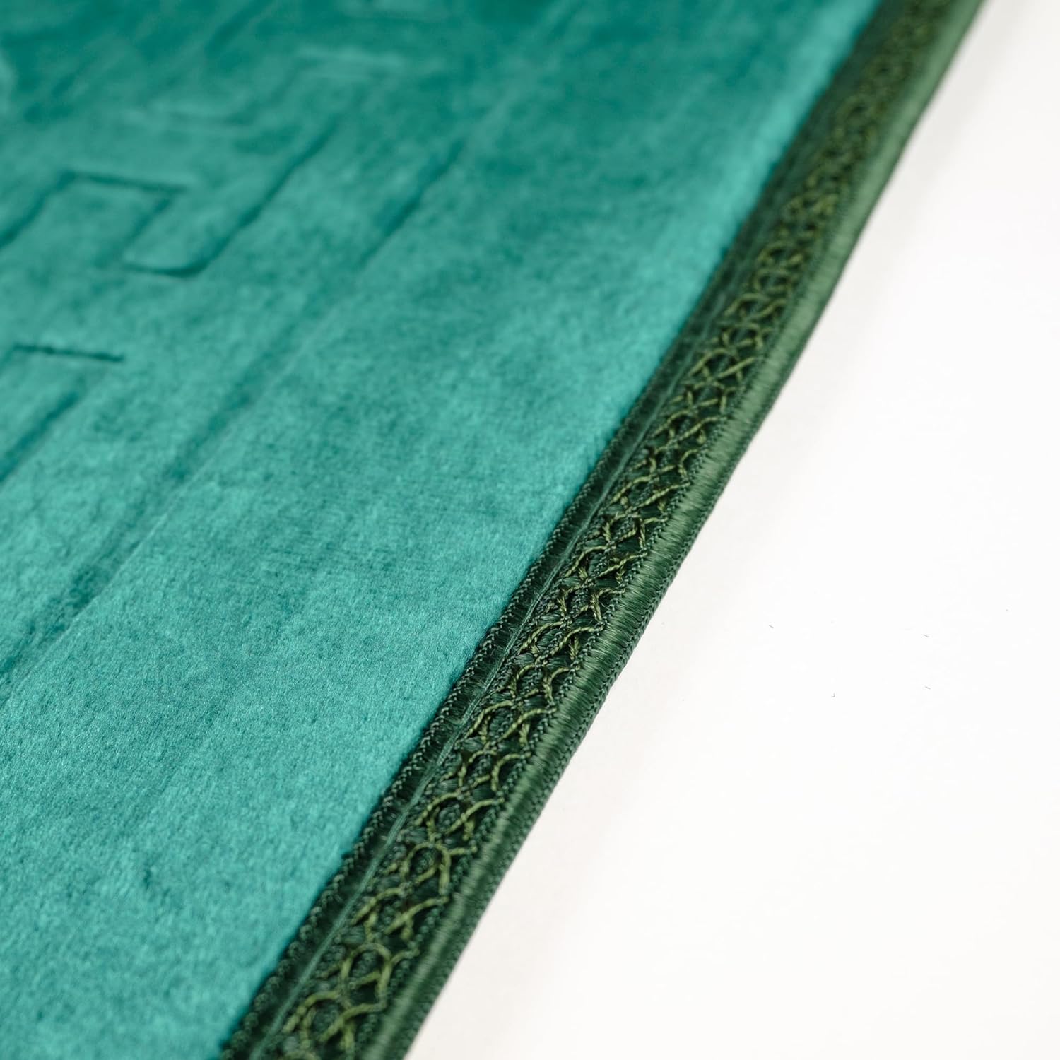 Luxury Soft Plush Velvet Prayer Rug – Dark Green Embossed Floral Design