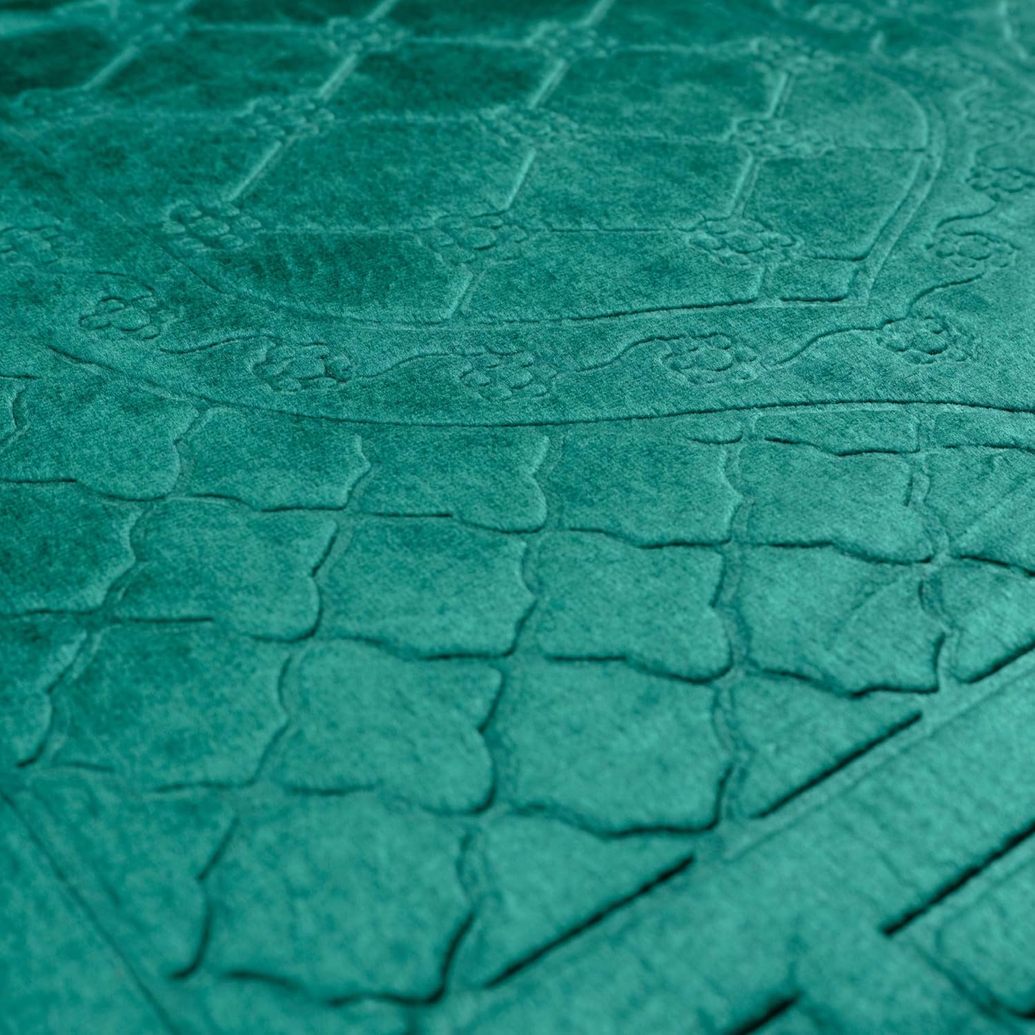 Luxury Soft Plush Velvet Prayer Rug – Dark Green Embossed Floral Design