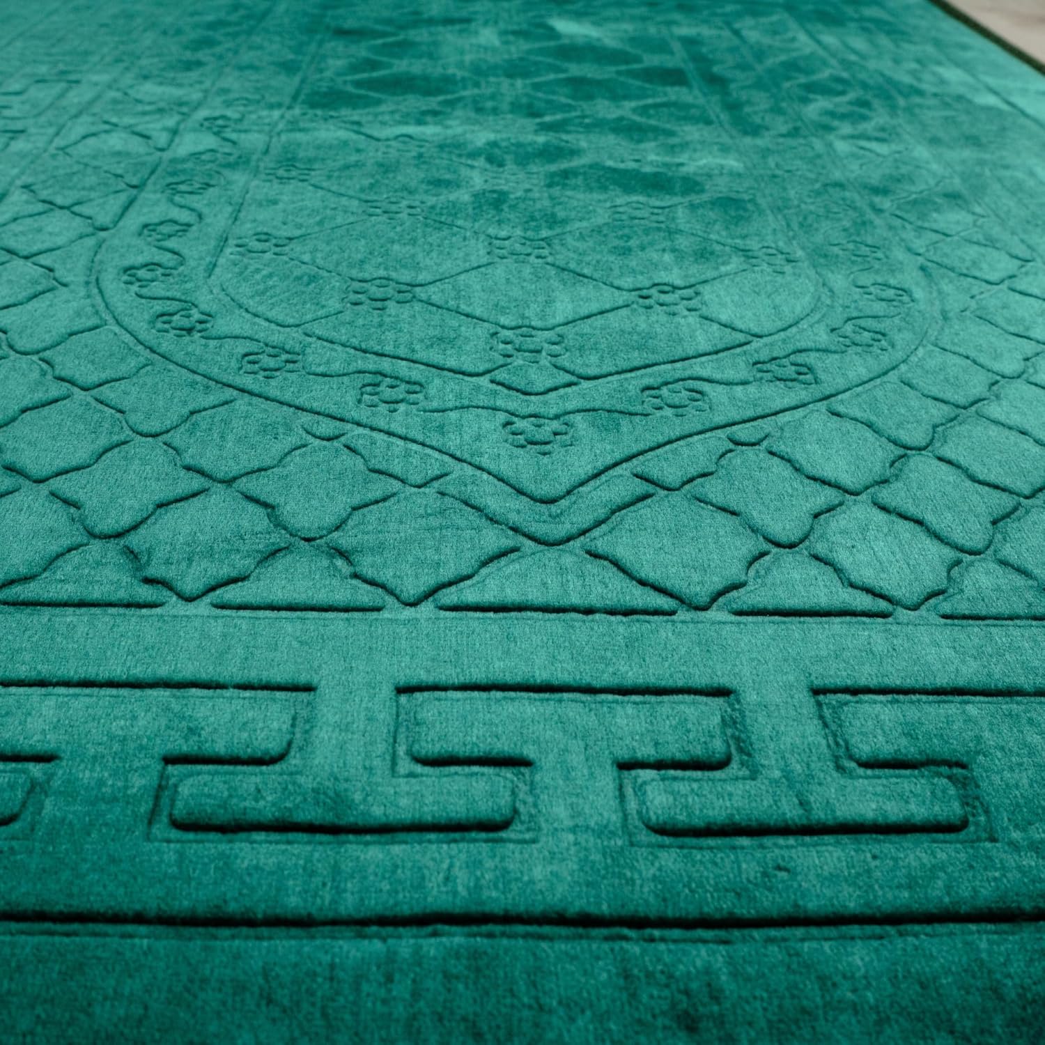 Luxury Soft Plush Velvet Prayer Rug – Dark Green Embossed Floral Design