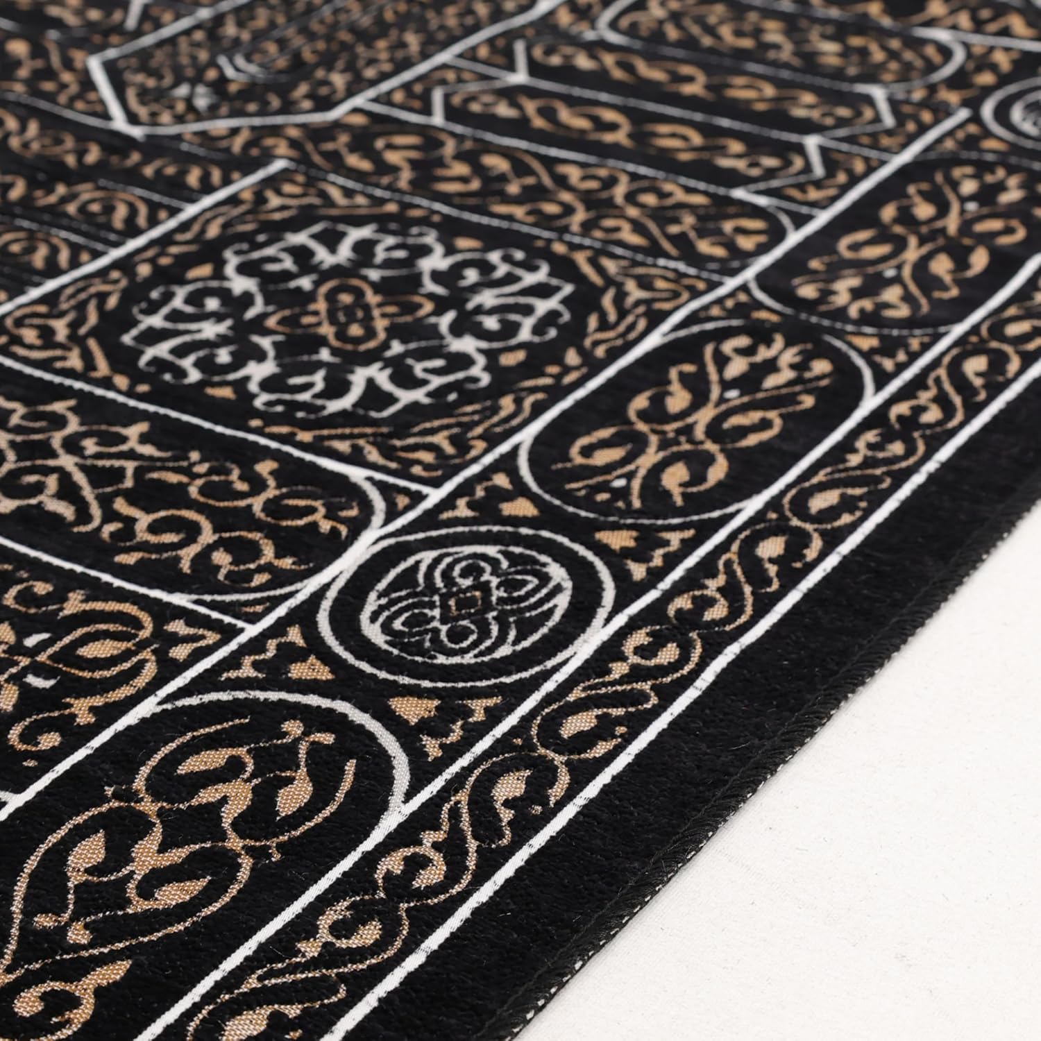 Turkish Velvet Muslim Prayer Rug – Soft Plush Islamic Sajada Mat (2'3" x 3'7") – Elegant Dark Pattern