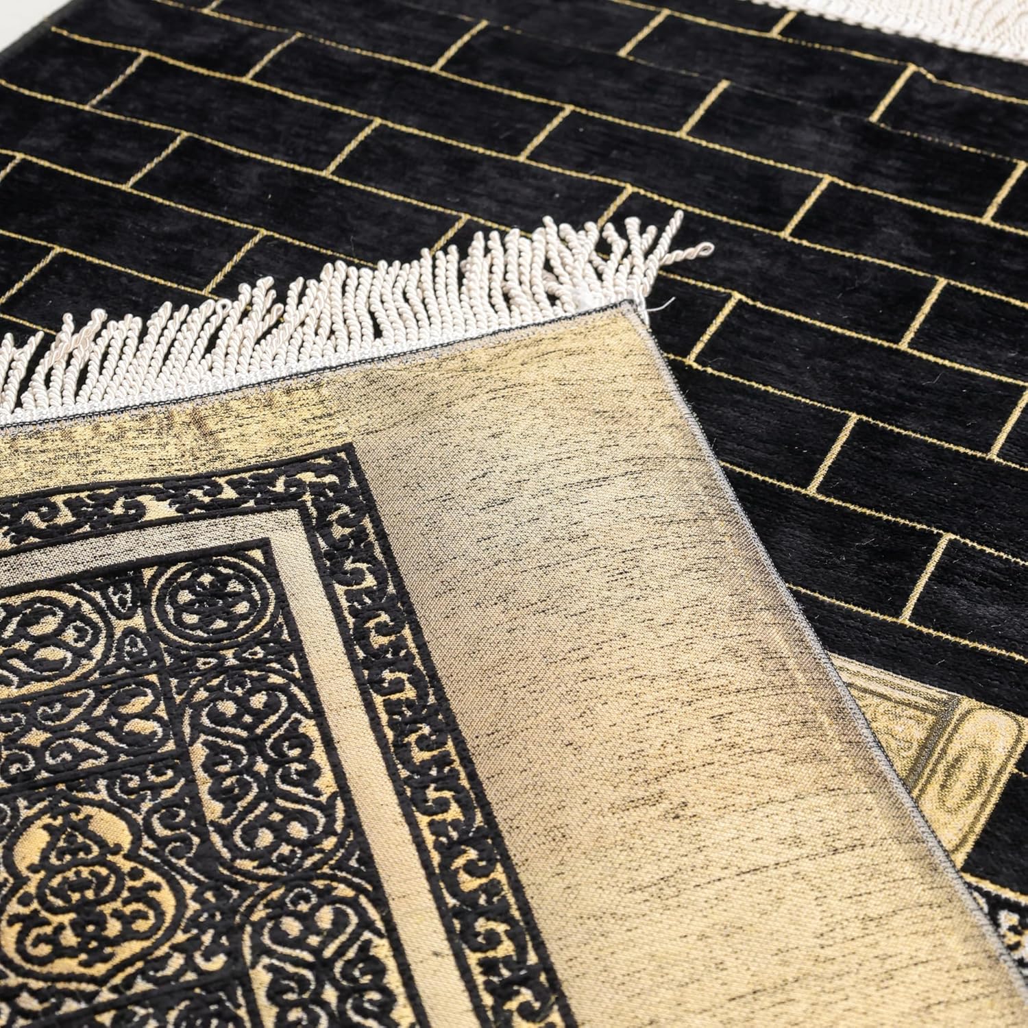 Turkish Velvet Muslim Prayer Rug – Soft Plush Islamic Sajada Mat (2'2" x 3'7") – Elegant Black & Gold Design