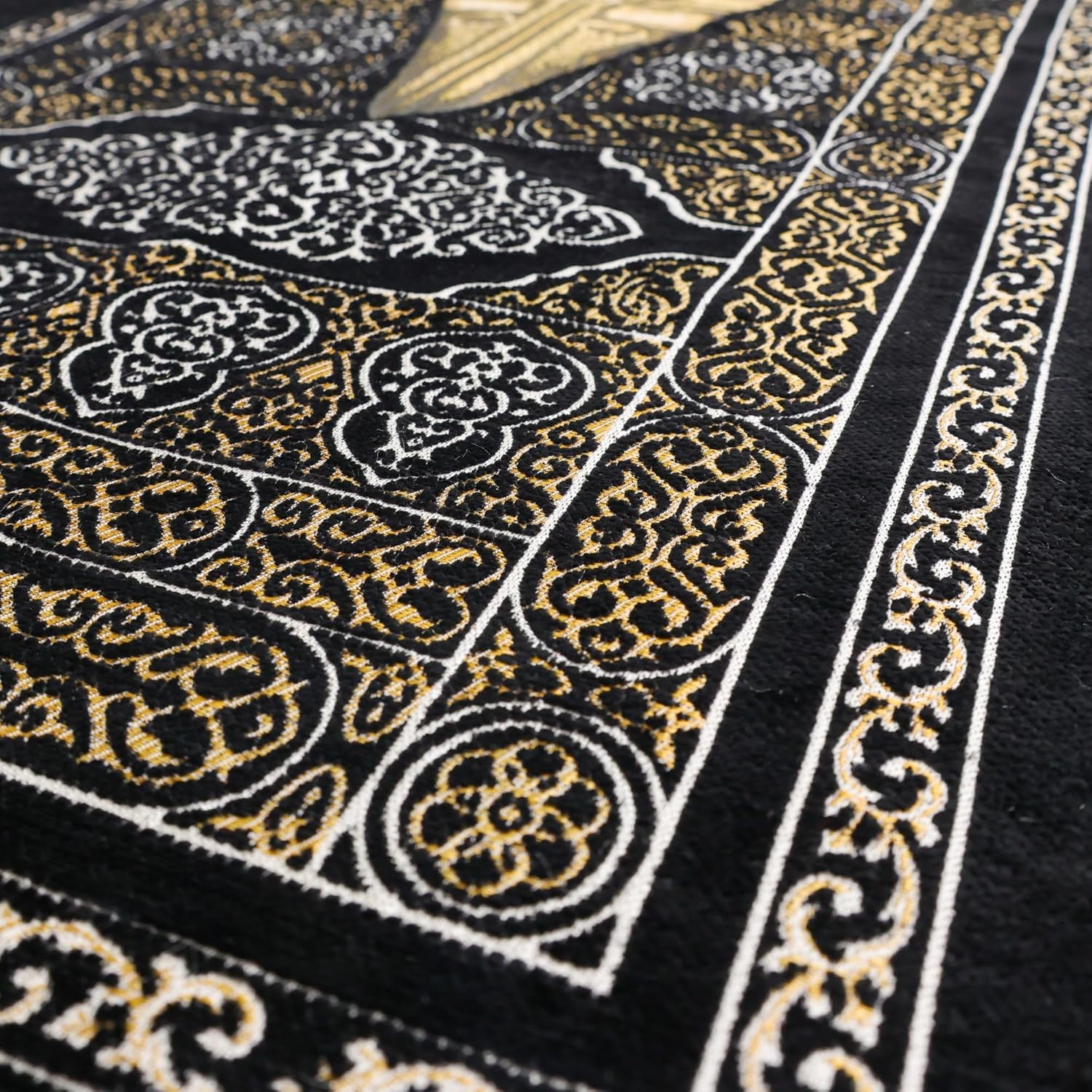 Turkish Velvet Muslim Prayer Rug – Soft Plush Islamic Sajada Mat (2'2" x 3'7") – Elegant Black & Gold Design - Firaset