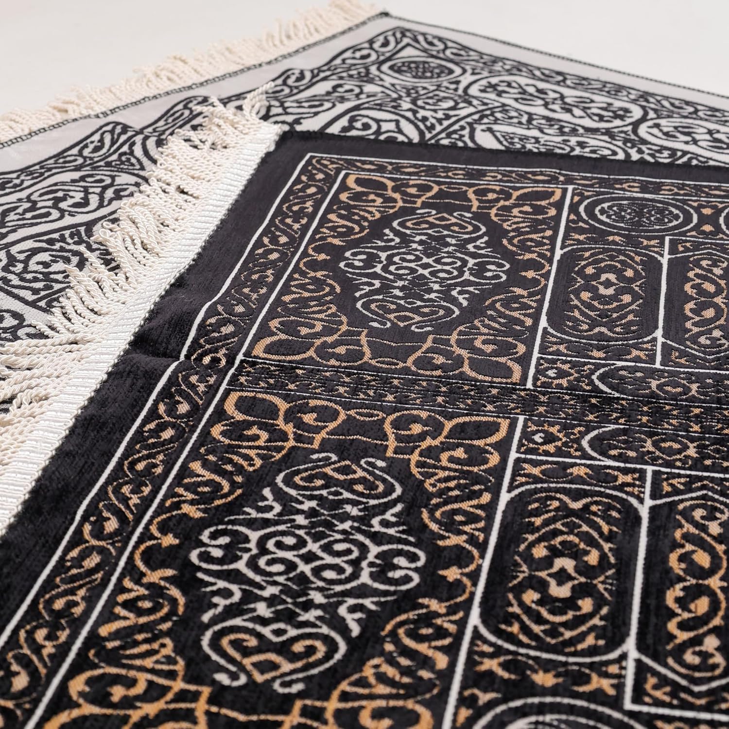 Turkish Velvet Muslim Prayer Rug – Soft Plush Islamic Sajada Mat (2'3" x 3'7") – Elegant Dark Pattern - Firaset
