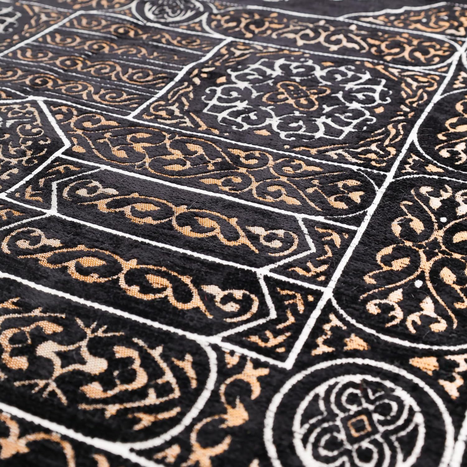 Turkish Velvet Muslim Prayer Rug – Soft Plush Islamic Sajada Mat (2'3" x 3'7") – Elegant Dark Pattern - Firaset
